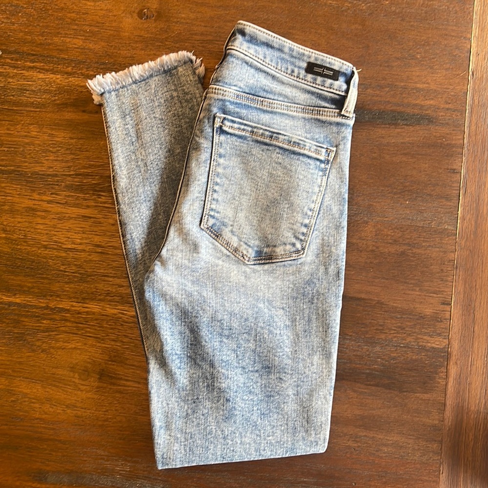 {Liverpool} NWOT Abby Crop Skinny